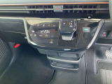 駐車ブレーキは電動式です。オートホールド機能付きで便利ですね