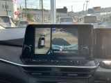 アラウンドビューモニター搭載。上から見下ろしたように液晶に映るのでスムーズな駐車をサポートします。