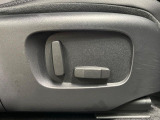 パワーシート 電動パワーシートですので運転中のシート調節も安全に行えます。微調整も可能ですのであなただけのドライビングポジションを実現します。