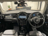 時を経ても深い魅力を放ち続けるMINI。より快適にお乗り頂くために、3つのサポートプログラムをご用意しております。※認定中古車保証は登録日より最長4年間まで延長が可能です。