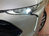 【LEDヘッドライト】悪天候や夜間走行時も良好な視界を確保し安心して運転できる高輝度LEDヘッドライトを装備!点灯速度が早く、消費電力も抑えられています。