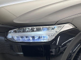 【LEDヘッドライト】悪天候や夜間走行時も良好な視界を確保し、安心して運転できる高輝度LEDヘッドライト!北欧神話に登場する「トールハンマー」をモチーフにした、一目でボルボとわかるデザインです。