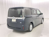 広々とした車内空間に優れた燃費性能。更にデザインも上質で人気のお車です!