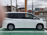 高いホールド性で運転姿勢が安定します。長距離ドライブでも疲れにくいのが魅力です。快適なドライビングライフをお送りください♪