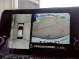 アラウンドビューモニター。上空から見下ろしているかのような映像を映し出して周囲を確認し、スムースな駐車をアシストします。