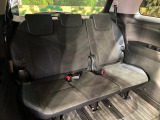 床下収納式のサードシートです。座席部分をコンパクトに収納でき、広大な荷室スペースとしてお使いいただけます!乗車人数や荷物の量など利用シーンに合わせて3列目を有効活用でき、とっても便利♪