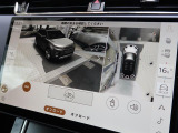 ボディの目立たない位置に設置された4台のデジタルカメラにより、周囲の状況を3Dで確認できます。それぞれのカメラを単独もしくは複数表示することも可能。狭い場所や出入口なども安心できます!
