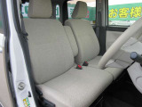 ベンチシート付きなので乗り降りがし易いです!!