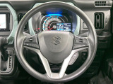 インテリアに合わせたデザインのステアリングは、運転される方のことも考え、運転しやすい形状、大きさです。是非一度、実際に触ってお確かめください。