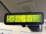【デジタルルームミラー】後席の大きな荷物や同乗者で後方が確認しづらい時でも安心!カメラが撮影した車両後方の映像をルームミラー内に表示。クリアな視界で状況の確認が可能です!