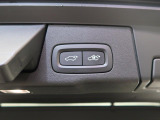 【パワーバックドア】スマートキーや運転席のボタンを押すだけでリアゲートが自動で開閉します!荷物を持っている時や、高い位置にあるバックドアを閉める際に便利な機能です。