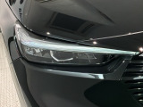 LEDヘッドライトは、点灯の瞬間から最大光量を発揮し、突然暗くなるトンネルなどでの安定感を高めます。