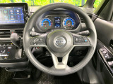 インテリアに合わせたデザインのステアリングは、運転される方のことも考え、運転しやすい形状、大きさです。是非一度、実際に触ってお確かめください。