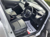 運転席はパワーシート付きです。
