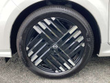 純正のアルミホイールです!お車に合ったデザインのホイールになっています!