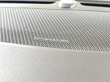 【harman kardon】ハーマンカードンのHi-Fiスペシャリストと共に、モデル別に開発・設計された専用チューニングが臨場感溢れる音響空間を実現しています。