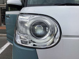 【LED・HIDヘッドライト】 ハロゲンヘッドライトに比べて大光量で、遠方視認性を向上させてくれる為、悪天候や夜間の運転をより安全にサポートしてくれます