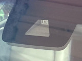 【トヨタセーフティセンス】走行中に前方の車両等を認識し、衝突しそうな時は警報とブレーキで衝突回避と被害軽減をアシスト。より安全にドライブをお楽しみいただけます。
