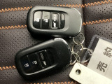 家族やパートナーと個別に持てるため、貸し借りの手間がなくスムーズに乗車できます。また、メインキーを自宅に置いたまま、もう一方をサブとして常に鞄に入れておけるため、持ち出し忘れを防げる点も便利です。