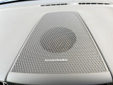 【harman kardon】ハーマンカードンのHi-Fiスペシャリストと共に、モデル別に開発・設計された専用チューニングが臨場感溢れる音響空間を実現しています。
