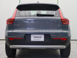当店の認定中古車(VOLVO APPROVED CAR)はメーカー基準の車齢・走行に応じた内外装・機関の176項目もの項目に厳密な点検を実施。すべての基準を満たした自信を持ってお届けする中古車です。