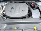 当店の認定中古車(VOLVO APPROVED CAR)はメーカー基準の車齢・走行に応じた内外装・機関の176項目もの項目に厳密な点検を実施。すべての基準を満たした自信を持ってお届けする中古車です。