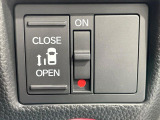 【パワースライドドア】スマートキーや運転席のスイッチでスライドドアの開閉が可能♪電動だから力を入れてドアを開ける必要が無く、小さいお子様でも、重い荷物を持っている時もラクに開け閉めできます♪