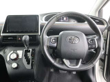運転席から見たハンドルダッシュまわりになります。
