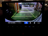 バックカメラの画像です。ガイドラインがスムースな車庫入れをサポートいたします。車庫入れの安心感がアップしますね。