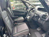 快適に運転できるドライブポジション!運転席シートリフターとシートスライドで、無理のない運転姿勢がとれます。