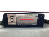 狭い場所での駐車やすれ違いなどでより的確な運転操作に役立つ360&deg;ビューモニターが装備されています。
