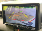 【バックカメラ】駐車時に後方がリアルタイム映像で確認できます。大型商業施設や立体駐車場での駐車時や、夜間のバック時に大活躍!運転スキルに関わらず、今や必須となった装備のひとつです!
