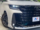 【三眼LEDヘッドライト】スタイリッシュな見た目の三眼LEDヘッドライトを装備♪スタイルだけでなく、夜間の走行も視界良好で安心してお乗りいただけます。