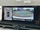 アラウンドビューモニターです。上空からお車の周りを見る感覚で表示されますので、車庫入れも簡単