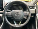 【純正革巻きステアリング】上質な革を使用することで、手にしっかり馴染みとても運転しやすいハンドルです♪