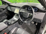 質感の高いシートでございます。使用感が出やすい運転席ですが、綺麗な状態を保っております。前席の状態は内装の状態を見る大きなポイントになると思いますので、是非一度、実際にご覧くださいませ。