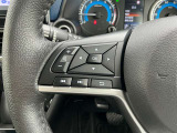 ナビの音量など車両情報を手元で操作できるハンドルスイッチ付き。