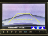【バックカメラ】運転が苦手な方も車庫入れラクラクです!ギアをリバースに入れれば自動的に切り換わりますので、面倒な操作は不要です♪狭い駐車場もお車を傷つけず安心ですね!