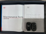 スマートキーは鍵をバッグに入れたままでもドアロックの開閉やエンジンのON・OFFができます。夜間や雨の日も鍵を探さなくて良いので便利です。