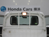 鳥居プロテクターが装着されています。長尺荷物を支えたりするとにきに役立ちます。
