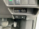 運転席の右下にETCがビルトインされています。高速道路では便利ですね!