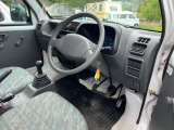 当社の車両は基本的に現状販売となりますので現車確認をお願い致します。遠方で現車確認ができない場合はノークレームノーリターンとなります。また外出が多いのでご来店の際は事前にご連絡をお願いいたします。