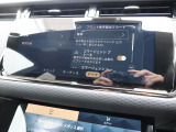 こちらの車輛は【衝突軽減・緊急ブレーキ】を備えており、セーフティドライブをサポート。衝突の危険を感知しドライバーへ警告をおこない、応じられない場合には自動的に緊急ブレーキが作動します。