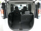 リアシートは5:5分割可倒式を採用しておりますので、乗車人数やお荷物の量に併せてアレンジが可能です♪