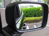 【ブラインドスポットモニター 】側方や後方の死角に他の車両など物体が入ってきた時ドアミラー上のアイコンが点灯し警告音で注意を喚起してくれます!