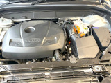 当店の認定中古車(VOLVO APPROVED CAR)はメーカー基準の車齢・走行に応じた内外装・機関の176項目もの項目に厳密な点検を実施。すべての基準を満たした自信を持ってお届けする中古車です。