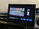 リバースギアに入れるだけで後方の表示へ切り替わります。夜間や雨の日の駐車も楽になりますよ。