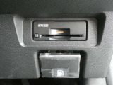 純正ETC2.0付 料金所もスムーズに通れ、割引料金の適用もあります。ビルトインできれいに収まっており、見た目もスマートです。