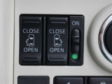 運転席から操作ができるパワースライドドアです!乗り降り便利なうれしい装備です。