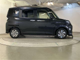 運転席側も電動スライドドアになってます。ショッピングなどでのお買い物時手がふさがっていてもドアに軽く触れるかリモコンで開閉できるので便利です!
